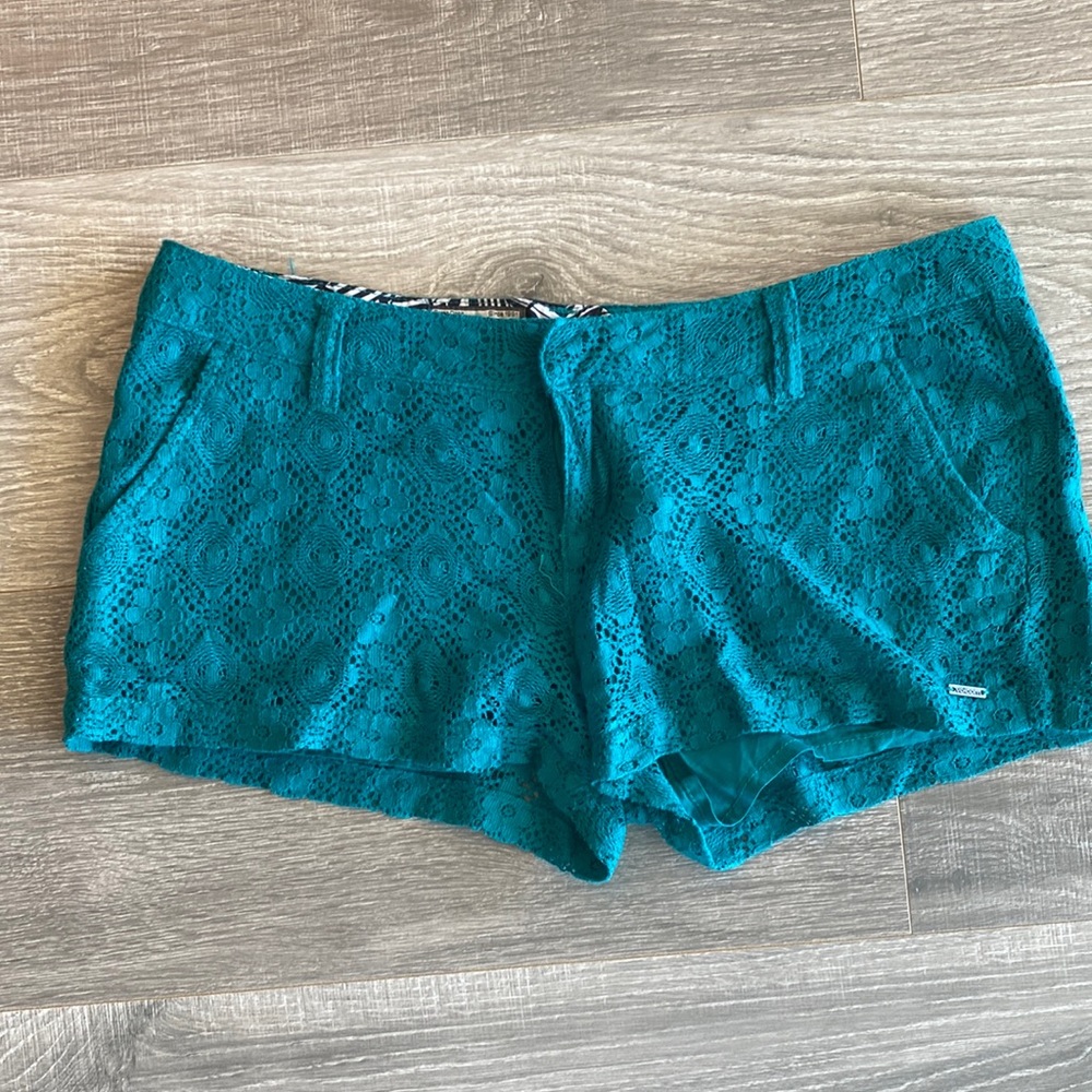 Lace volcom shorts 3” inseam